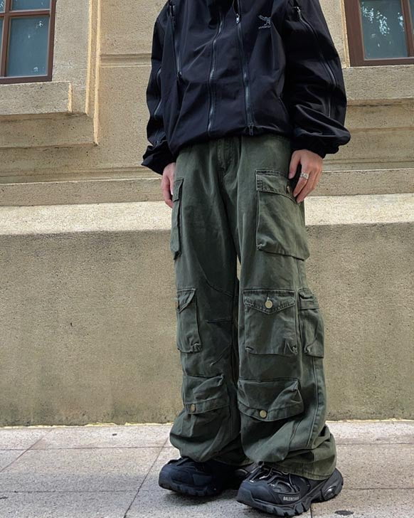Multi-Pocket Straight-Leg Workwear Jeans