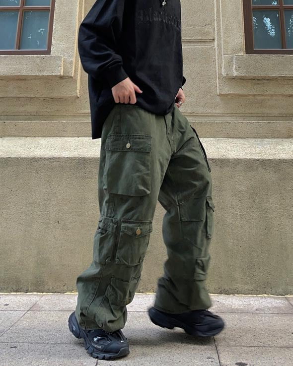 Multi-Pocket Straight-Leg Workwear Jeans